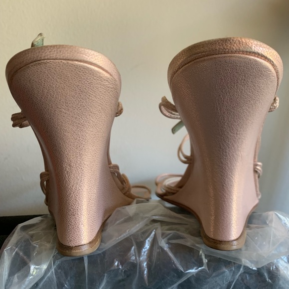 Sigerson Morrison Pink Metallic Platform Heels - Picture 5 of 8